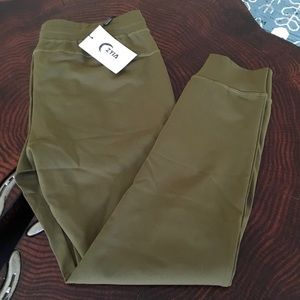 Zyia unwind Joggers Olive. New with tags. Size XL